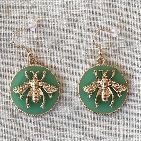 Queen Bee Necklace and Earrings Jewelry Set - Picture 3 of 4